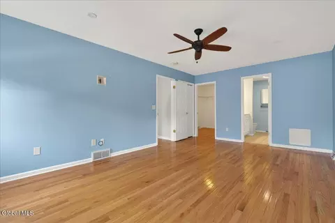 Bedroom - 15 Seneca Ct, Slingerlands, NY 12159 photo 3 of 7
