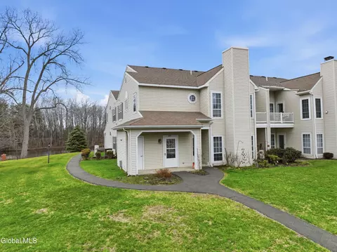 824 Ridge Cir, Troy, NY 12182