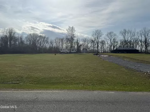 11 Green Barn Rd, Hudson Falls, NY 12839