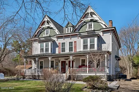 127 Font Grove Rd, Slingerlands, NY 12159