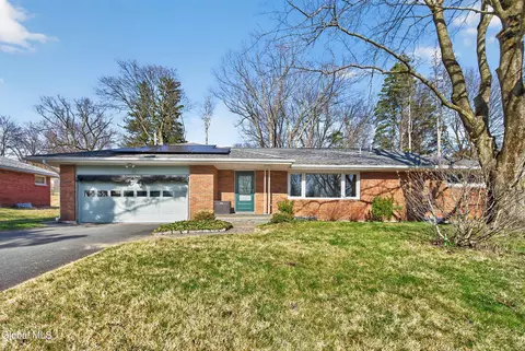 161 Shaker Park Dr, Loudonville, NY 12211