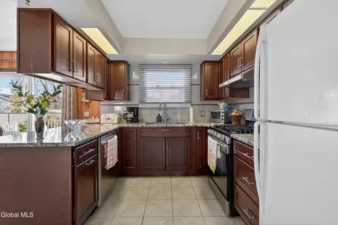 20 Willow St, Schenectady, NY 12306 photo 10