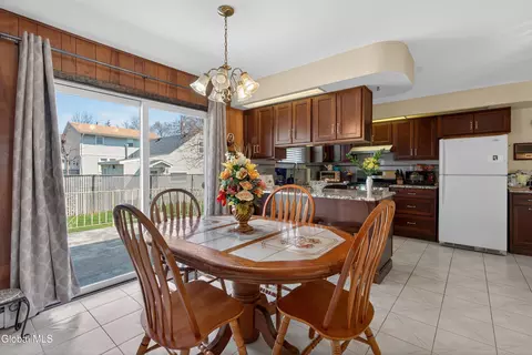 20 Willow St, Schenectady, NY 12306 photo 8