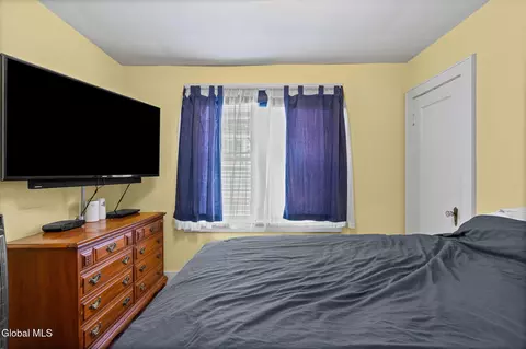 Bedroom - 222 Edward St, Schenectady, NY 12304 photo 3 of 5