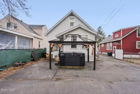 Exterior - 222 Edward St, Schenectady, NY 12304 photo 2 of 4