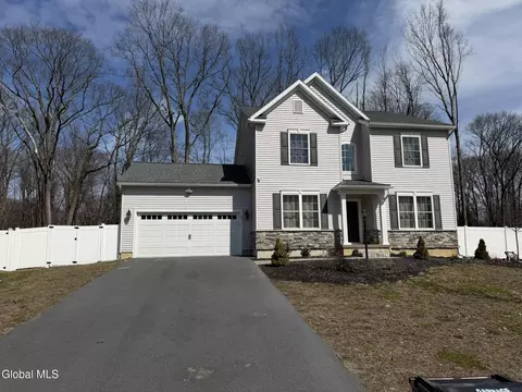 27 Spencer St, Clifton Park, NY 12065