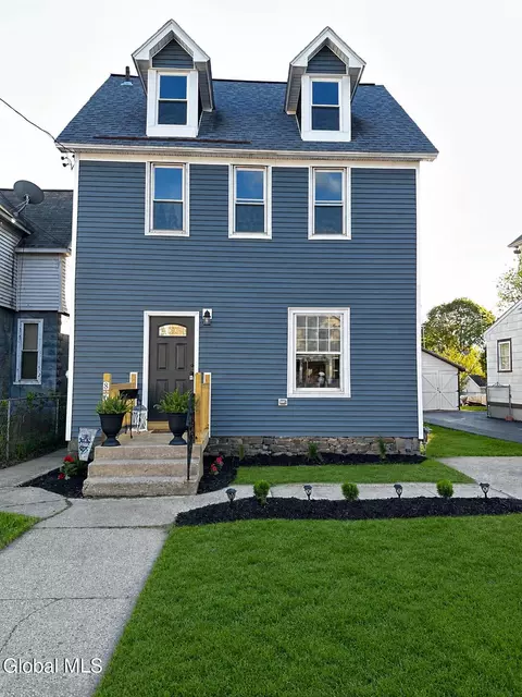 866 Thompson St, Schenectady, NY 12306