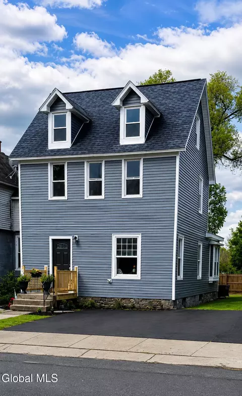 866 Thompson St, Schenectady, NY 12306