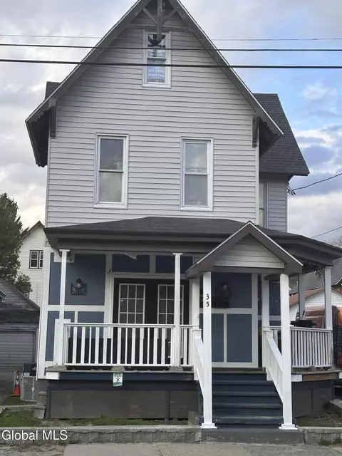 35 Grand St, Amsterdam, NY 12010