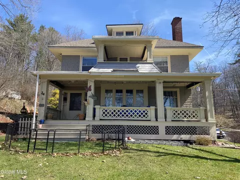 24 Northampton Rd, Amsterdam, NY 12010