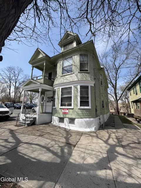 318 Georgetta Dix Plz, Schenectady, NY 12307