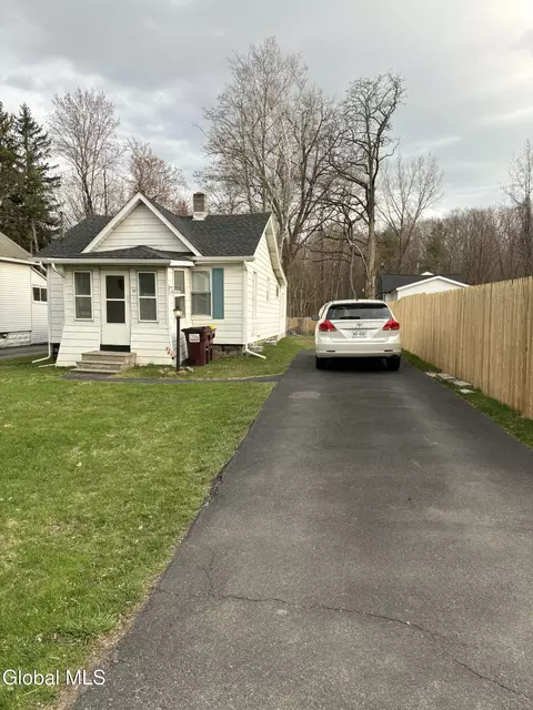 38 Morris Rd, Schenectady, NY 12304