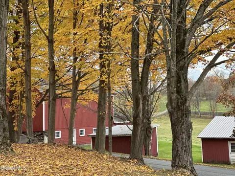 818 Middle Rd, Granville, NY 12832