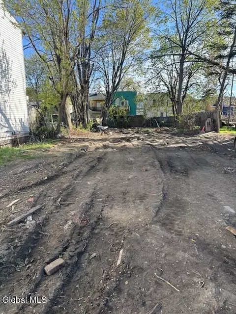 631 Clinton Ave, Albany, NY 12206