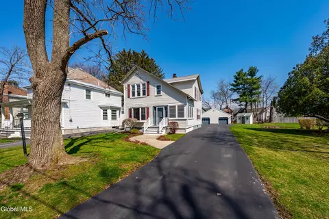 32 Sanders Ave, Schenectady, NY 12302