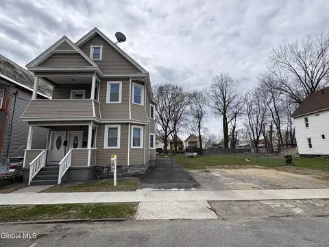 922 Emmett St, Schenectady, NY 12307
