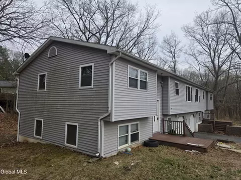 627 Englemore Rd, Clifton Park, NY 12065