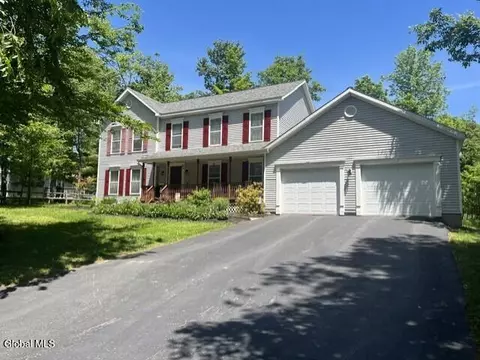202 Grandview Dr, Cobleskill, NY 12043