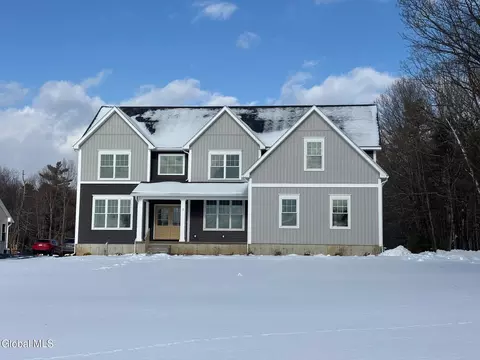 14 Brookhaven Ct, Saratoga Springs, NY 12866