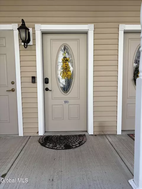 504 Kelly Cir, Altamont, NY 12009