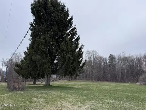597 Lakeview Rd, Broadalbin, NY 12025