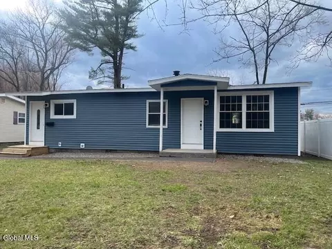 51 Sherwood Dr, Latham, NY 12110