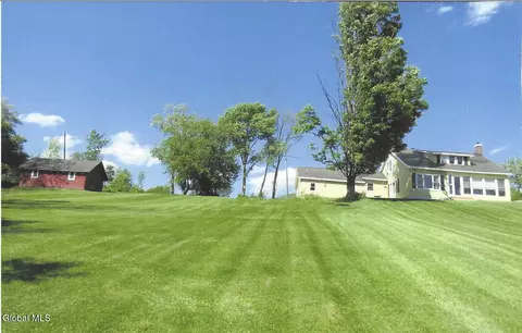 15 Loneoak Ln, Petersburgh, NY 12138