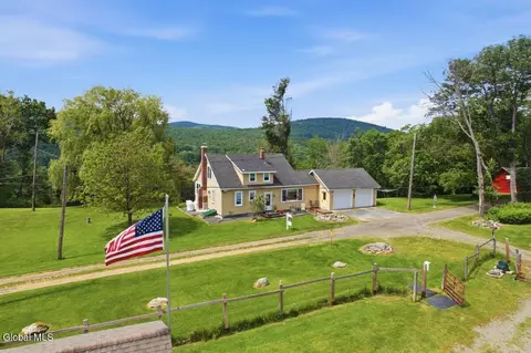 15 Loneoak Ln, Petersburgh, NY 12138