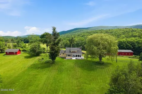 15 Loneoak Ln, Petersburgh, NY 12138