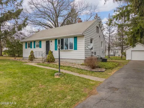 1 Philip Ct, Latham, NY 12110