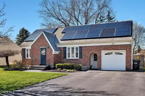 1022 Day Rd, Schenectady, NY 12303