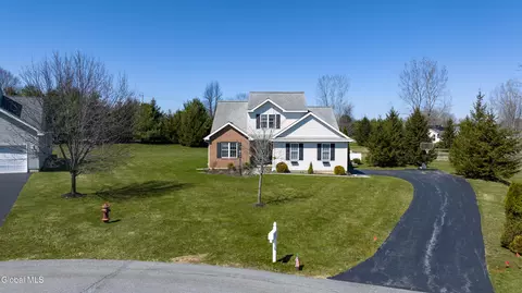11 Mallard Cv, Ballston Lake, NY 12019