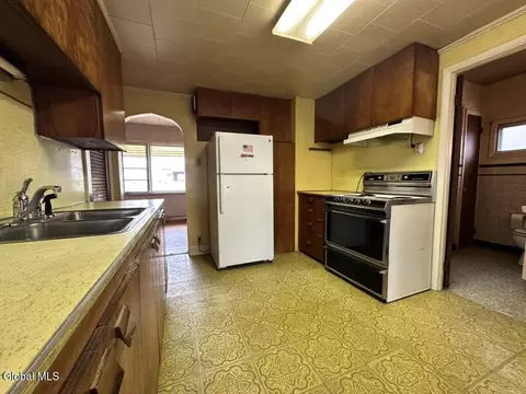 Kitchen - 382 Ballston Rd, Glenville, NY 12302 photo 4 of 5