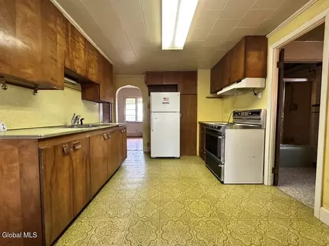 Kitchen - 382 Ballston Rd, Glenville, NY 12302 photo 2 of 5