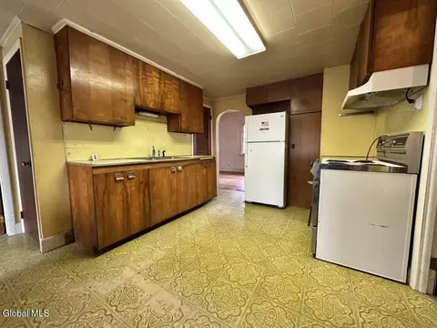 Kitchen - 382 Ballston Rd, Glenville, NY 12302 photo 3 of 5