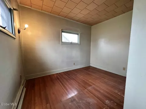 Bedroom - 382 Ballston Rd, Glenville, NY 12302 photo 5 of 8