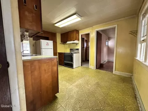 Kitchen - 382 Ballston Rd, Glenville, NY 12302 photo 1 of 5