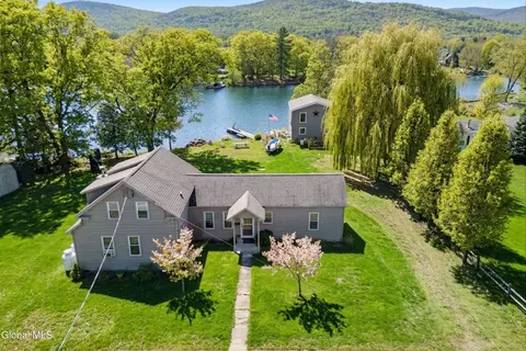 27 Water St, Ticonderoga, NY 12883