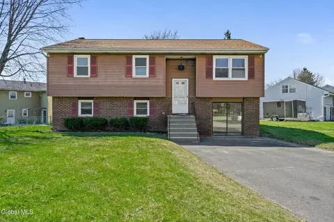 2 Avery Ave, Latham, NY 12110