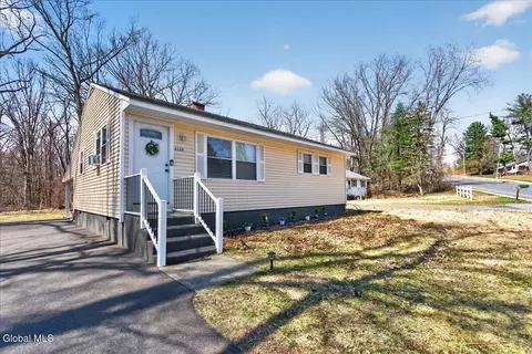 6129 Johnston Rd, Slingerlands, NY 12159