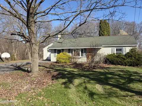 33 Wendell St, Ravena, NY 12143