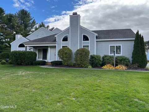 16 Pepper Ln, Saratoga Springs, NY 12866