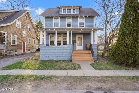 1095 Regent St, Niskayuna, NY 12309