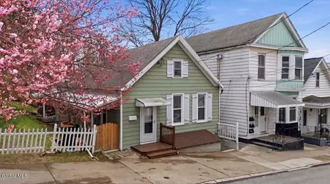 27 Lincoln Ave, Troy, NY 12180