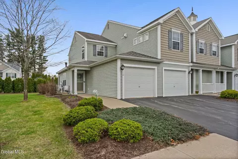 116 Cherry Blossom Ct, Schenectady, NY 12306