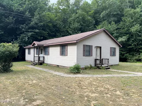 244 Hans Creek Rd, Broadalbin, NY 12025