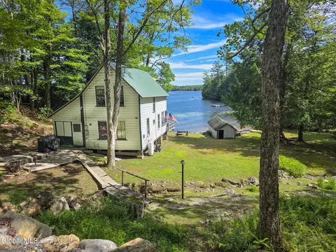 233 N Shore Rd, Caroga Lake, NY 12032
