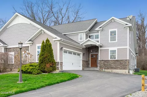 2 Vista Ct, Clifton Park, NY 12065