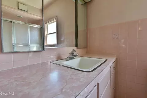 Bath - 2 E Decker St, Johnstown, NY 12095 photo 4 of 5