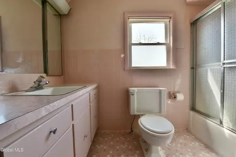 Bath - 2 E Decker St, Johnstown, NY 12095 photo 3 of 5